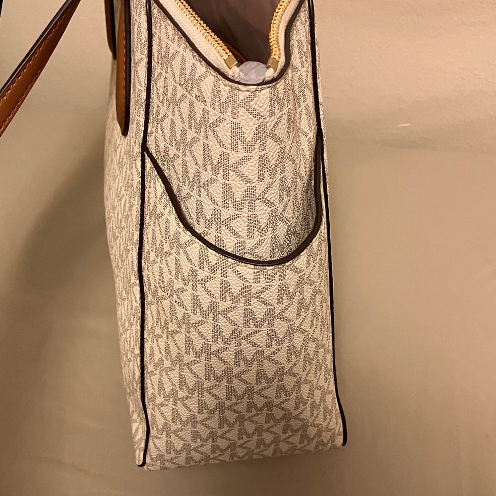 Michael Kors White and Brown Tote Bag - Picture 8 of 16